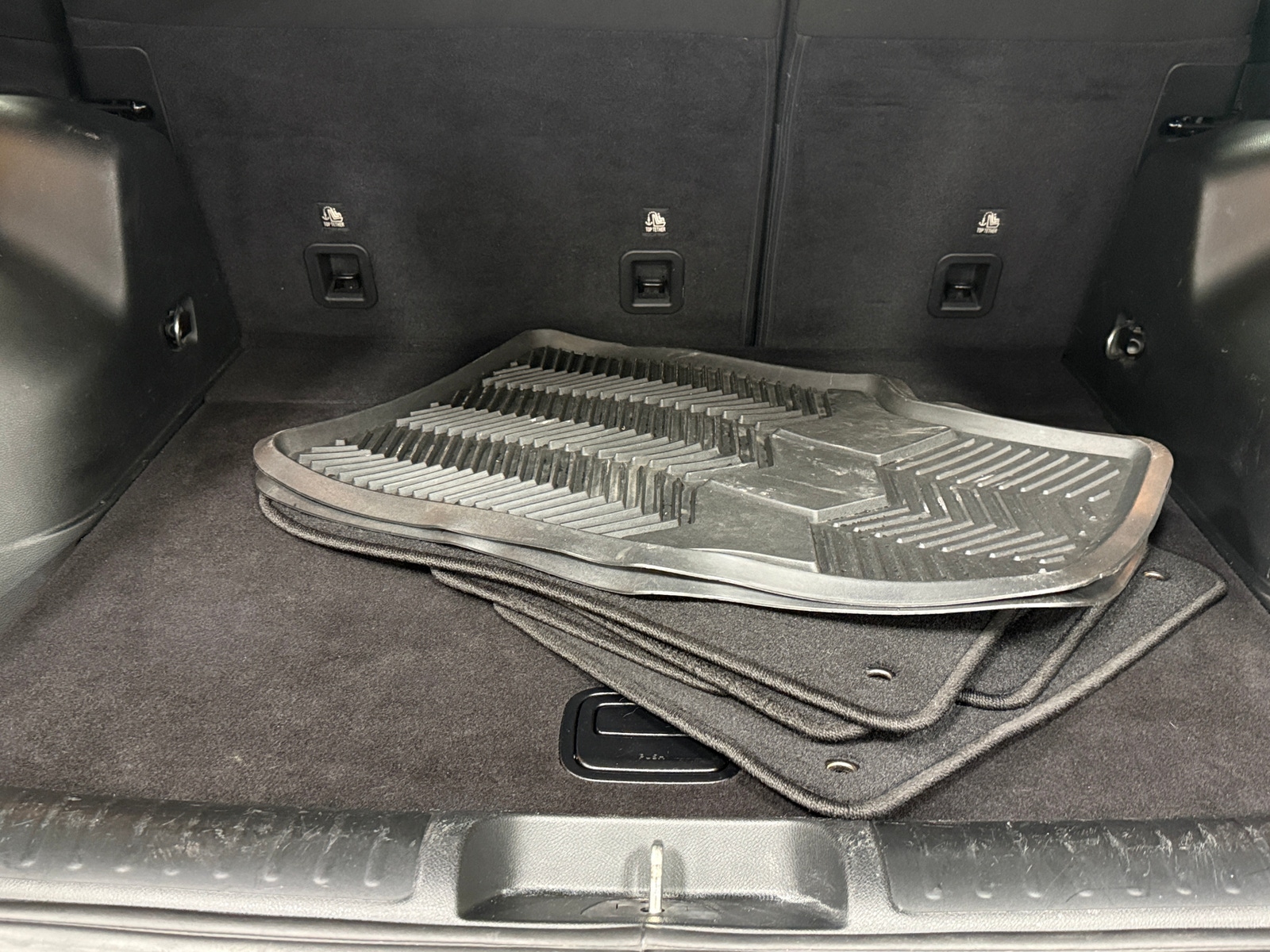 Thumbnail: 2019 Jeep Cherokee - 7