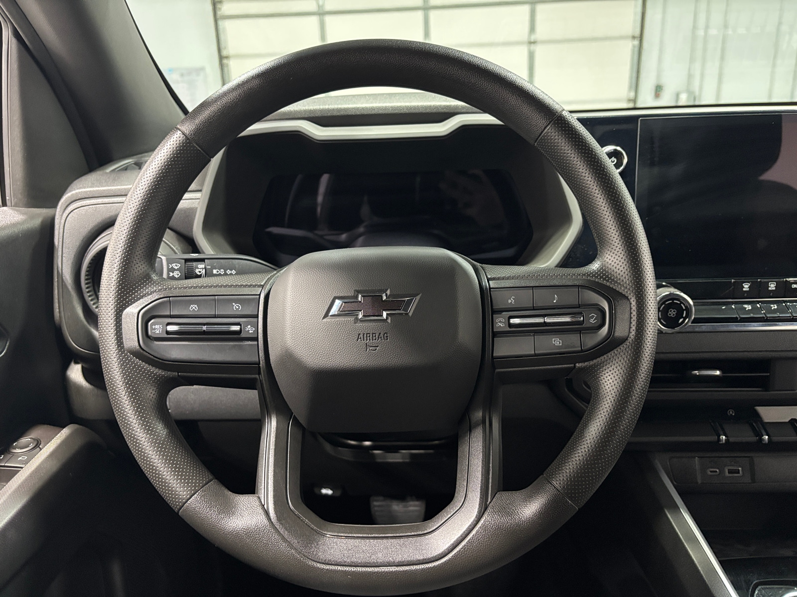 Thumbnail: 2023 Chevrolet Colorado - 5