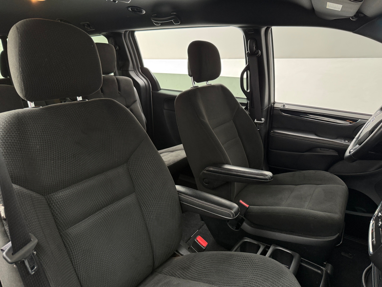 Thumbnail: 2017 Dodge Grand Caravan - 2