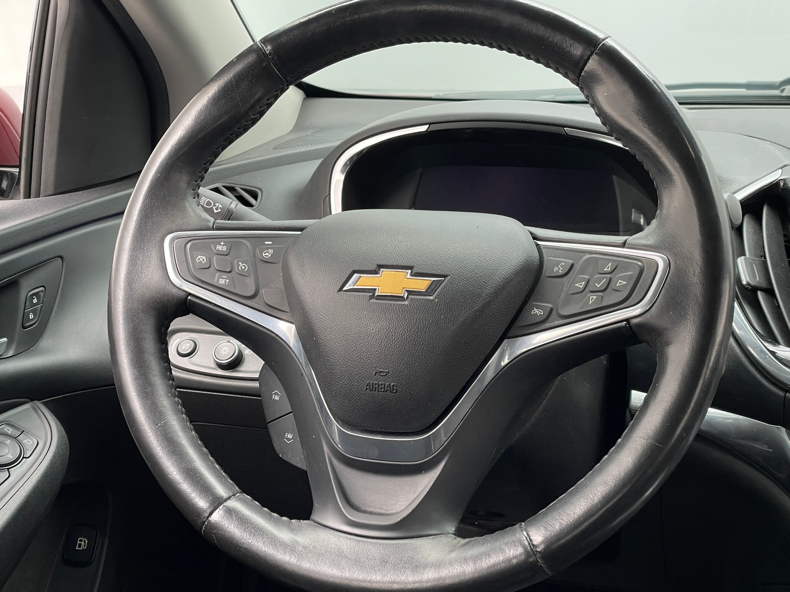 Thumbnail: 2016 Chevrolet Volt - 4