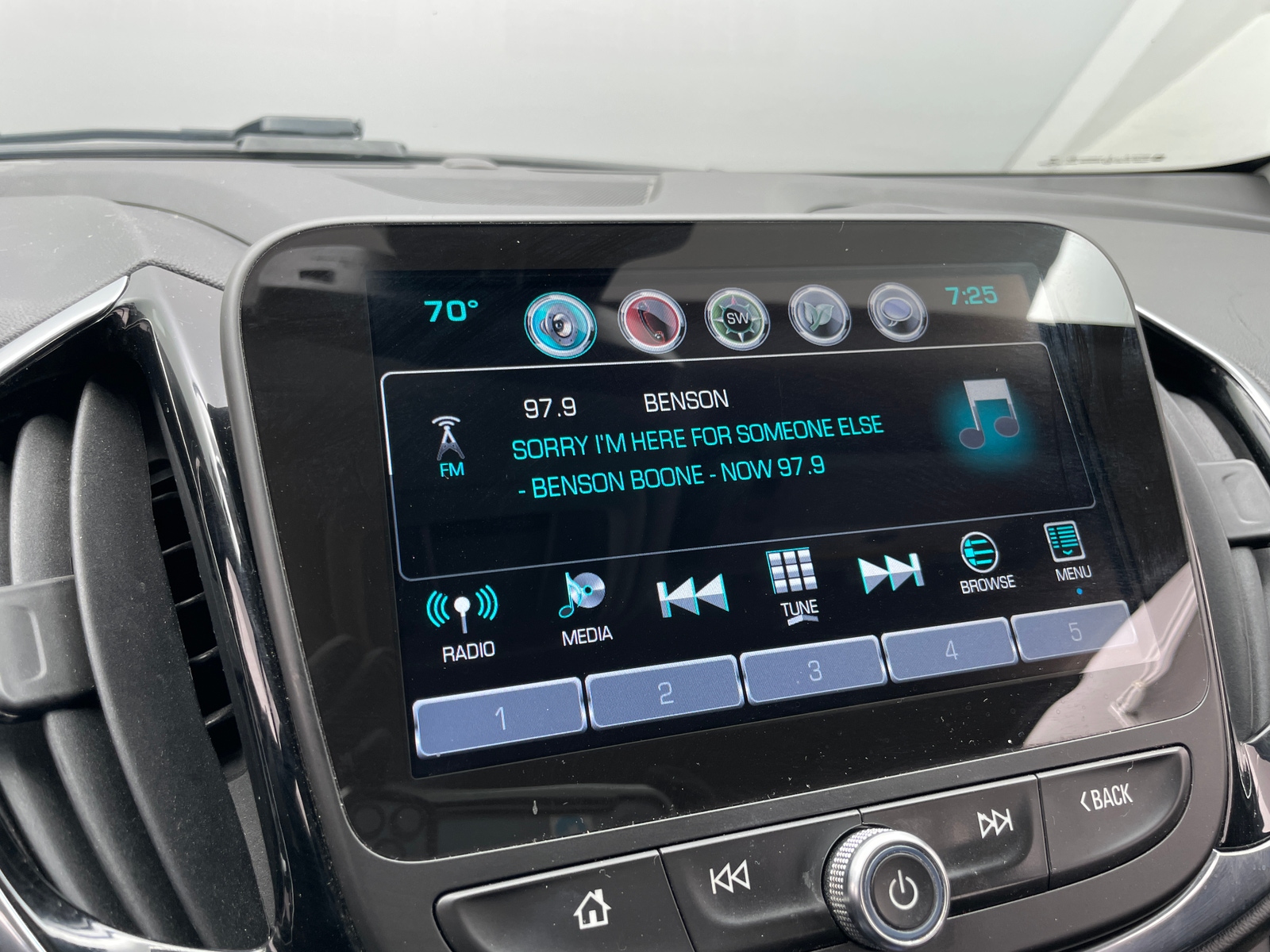 Thumbnail: 2016 Chevrolet Volt - 3