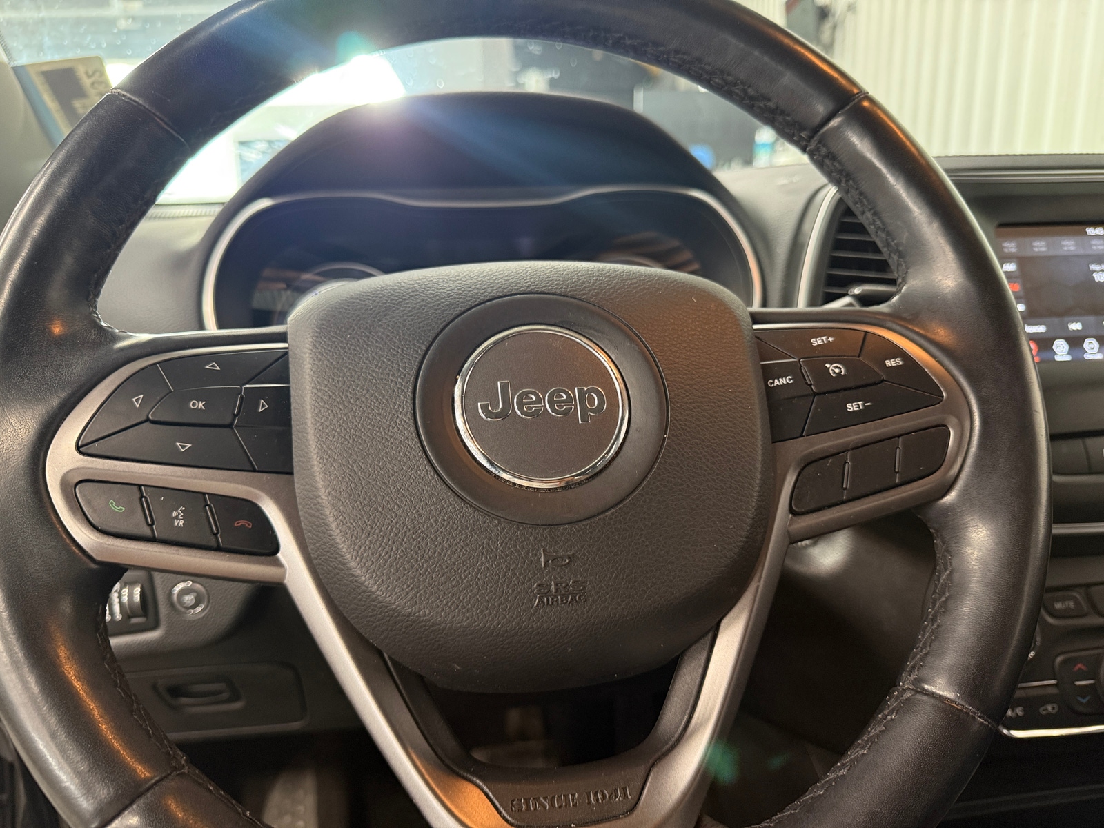 Thumbnail: 2020 Jeep Cherokee - 5