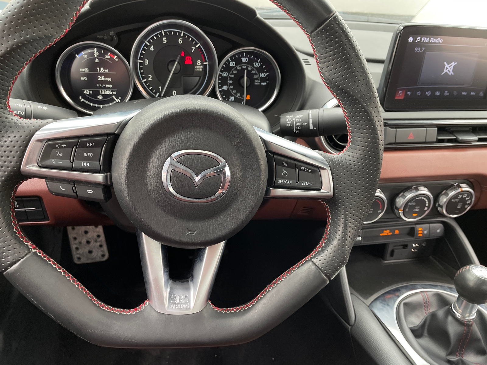 Thumbnail: 2019 Mazda MX-5 Miata - 3