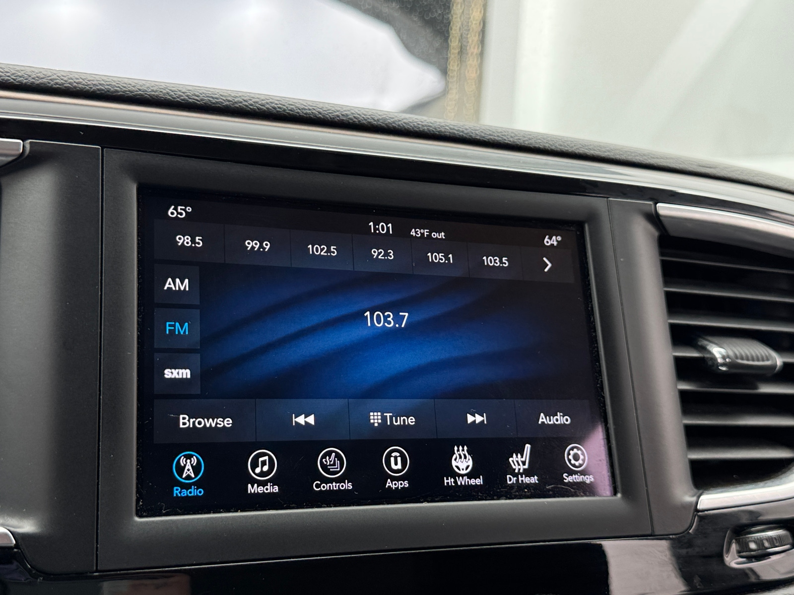 Thumbnail: 2019 Chrysler Pacifica - 3