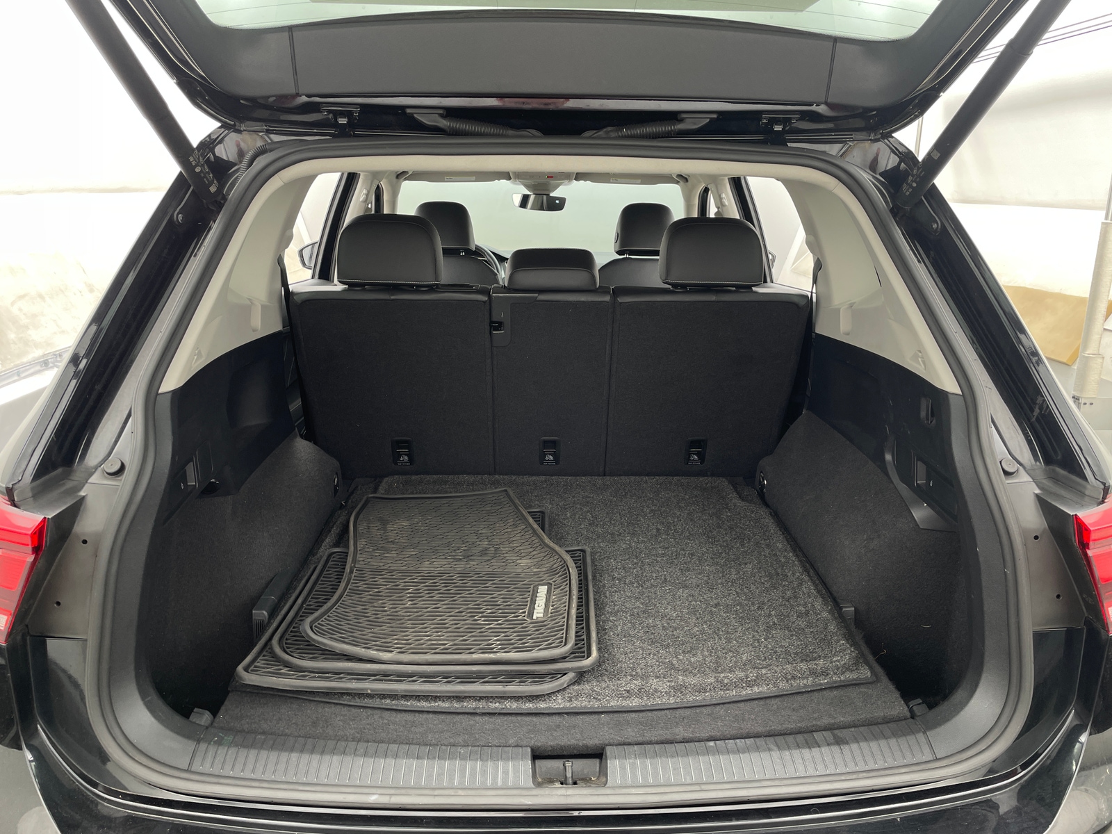 Thumbnail: 2022 Volkswagen Tiguan - 6