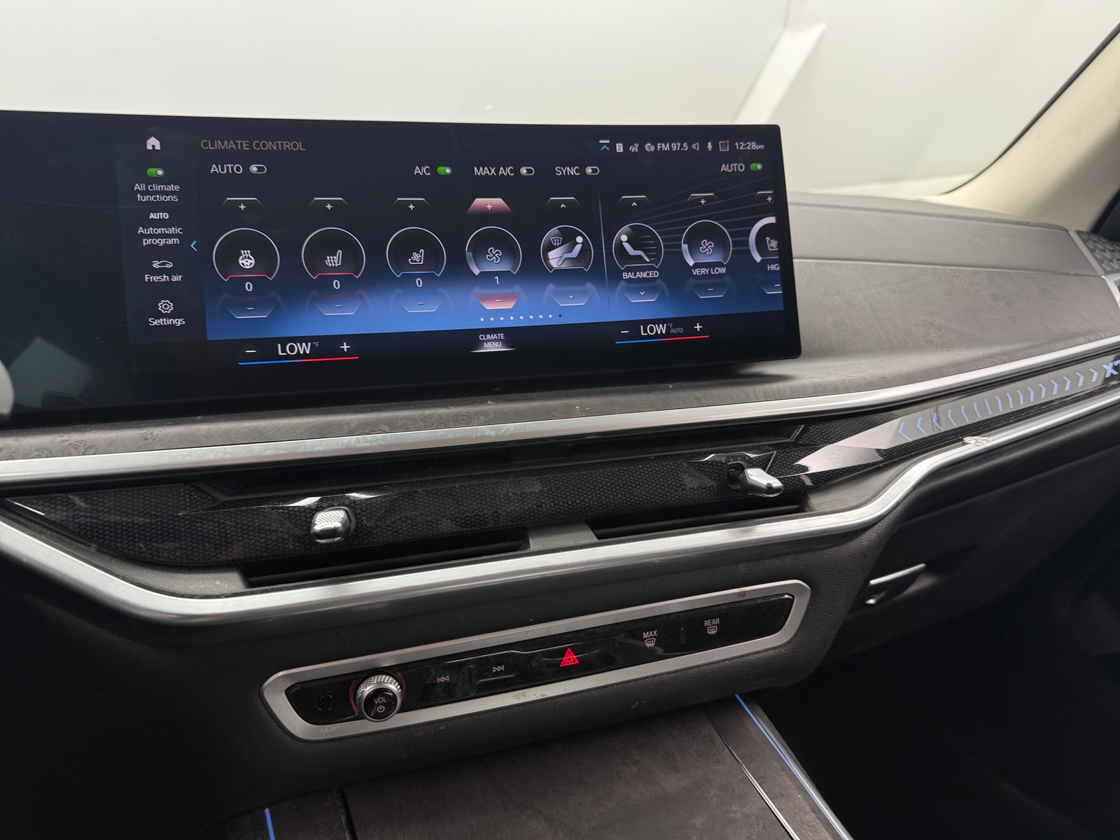 Thumbnail: 2023 BMW X7 - 3