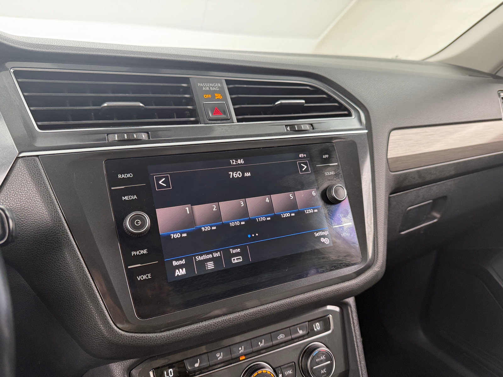 Thumbnail: 2018 Volkswagen Tiguan - 3