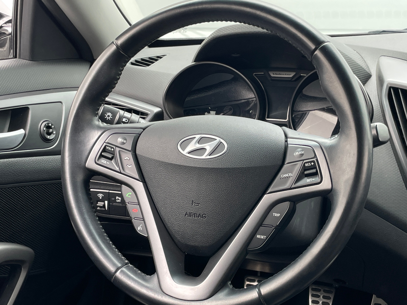 Thumbnail: 2015 Hyundai Veloster - 4