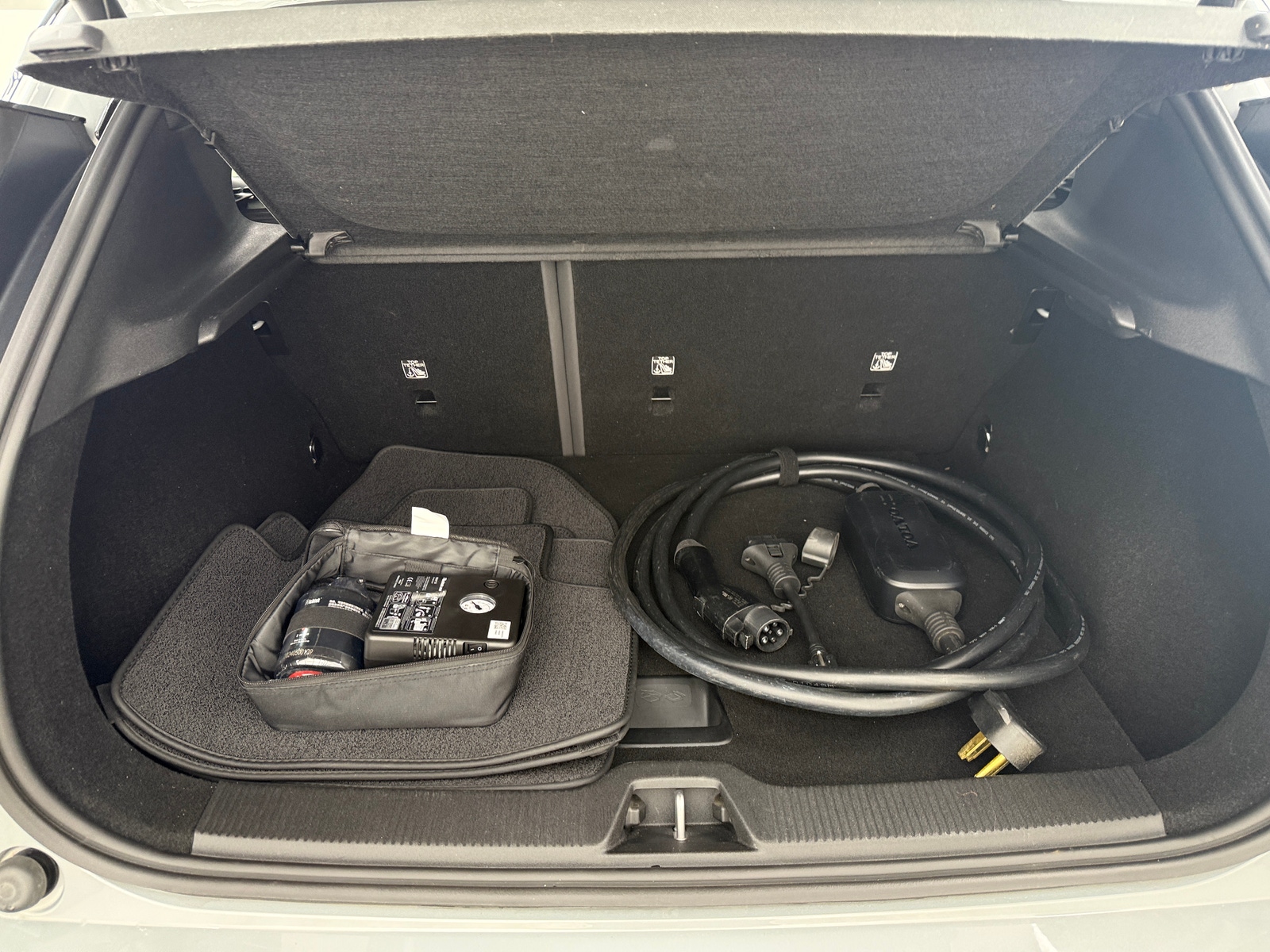 Thumbnail: 2025 Volvo EX30 - 6