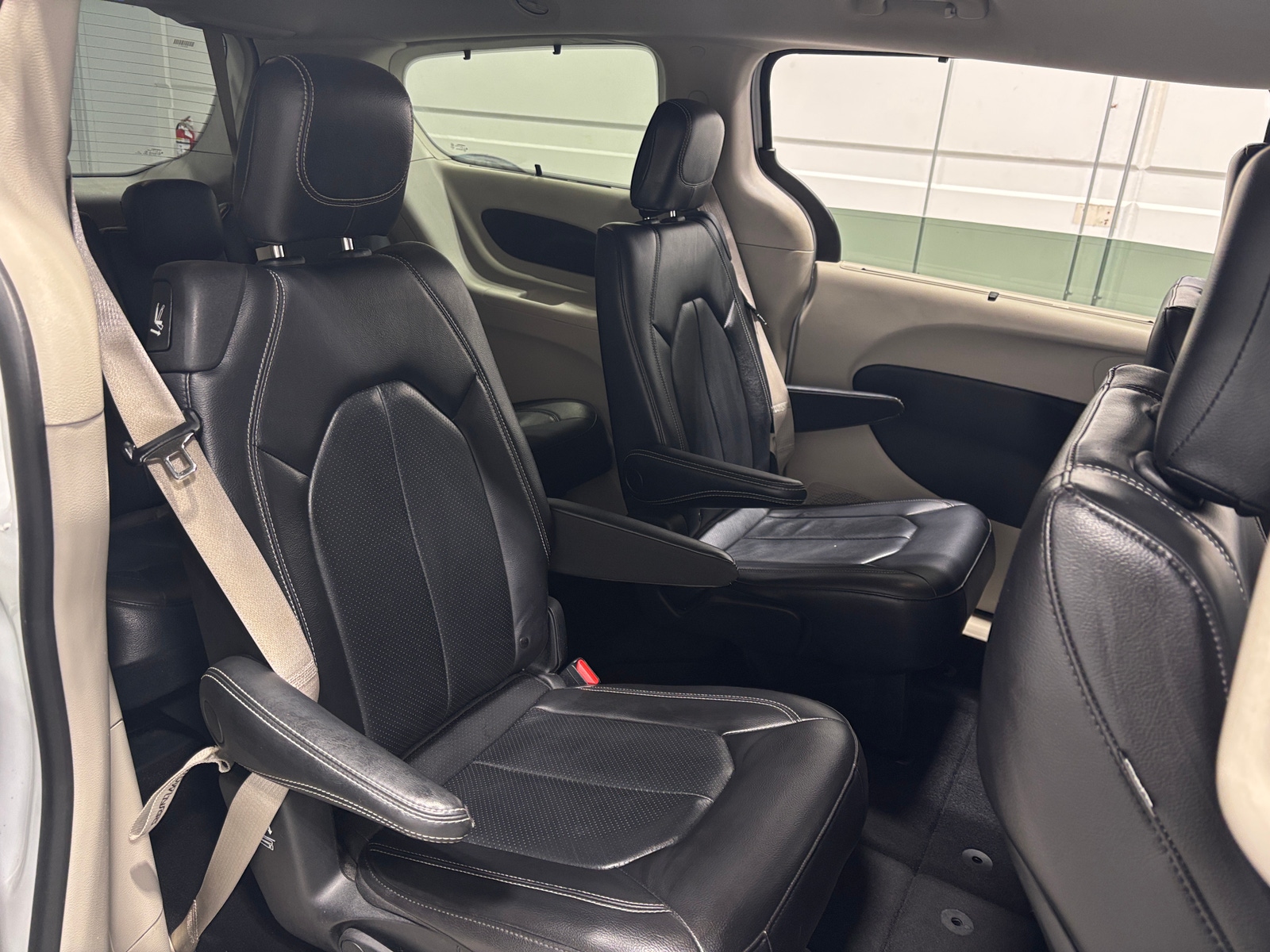 Thumbnail: 2022 Chrysler Pacifica - 5