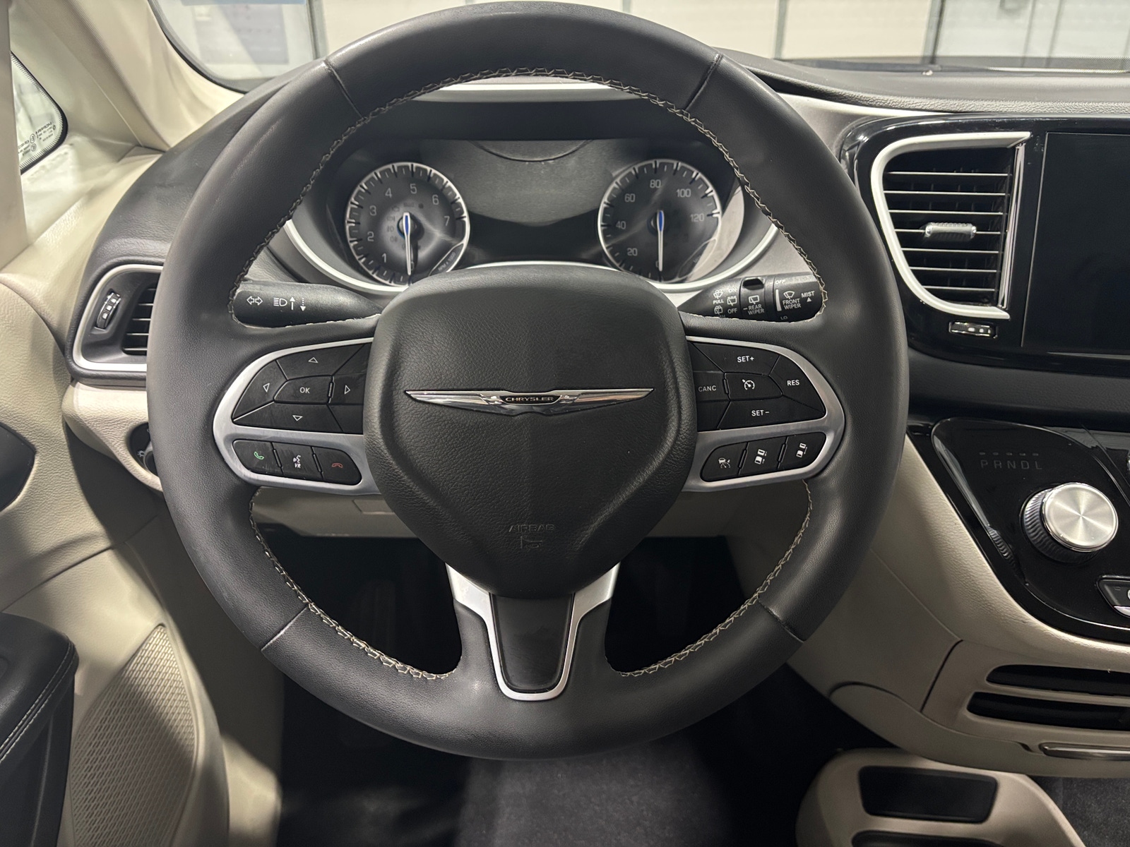 Thumbnail: 2022 Chrysler Pacifica - 4