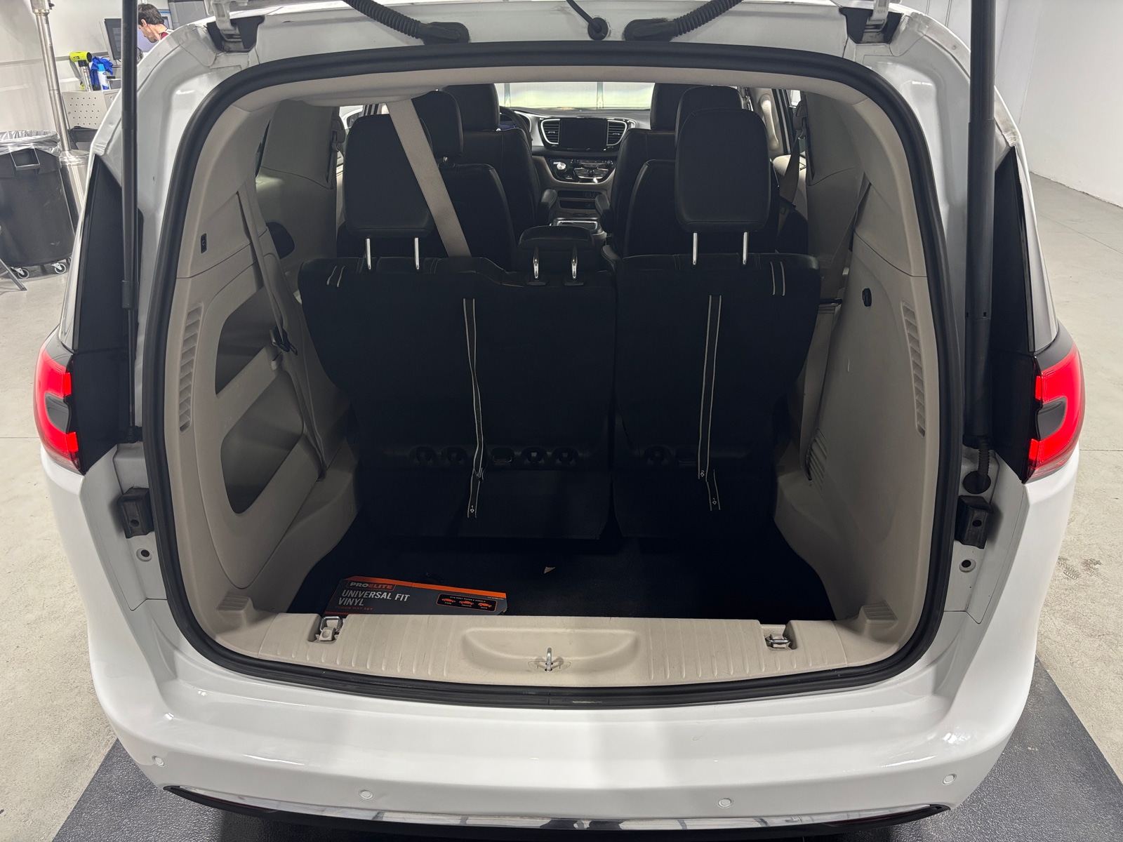 Thumbnail: 2022 Chrysler Pacifica - 6