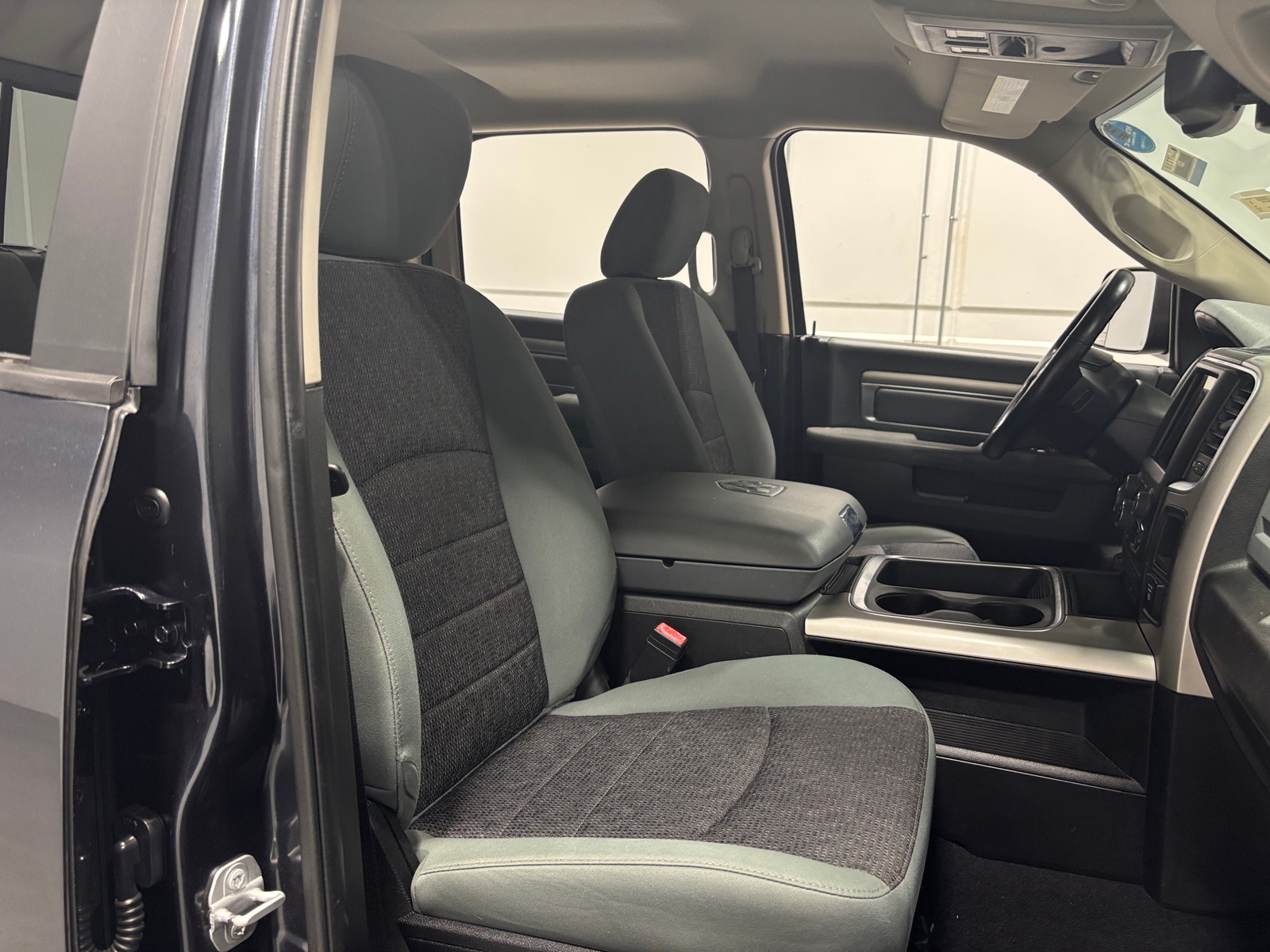 Thumbnail: 2020 RAM 1500 Classic - 2