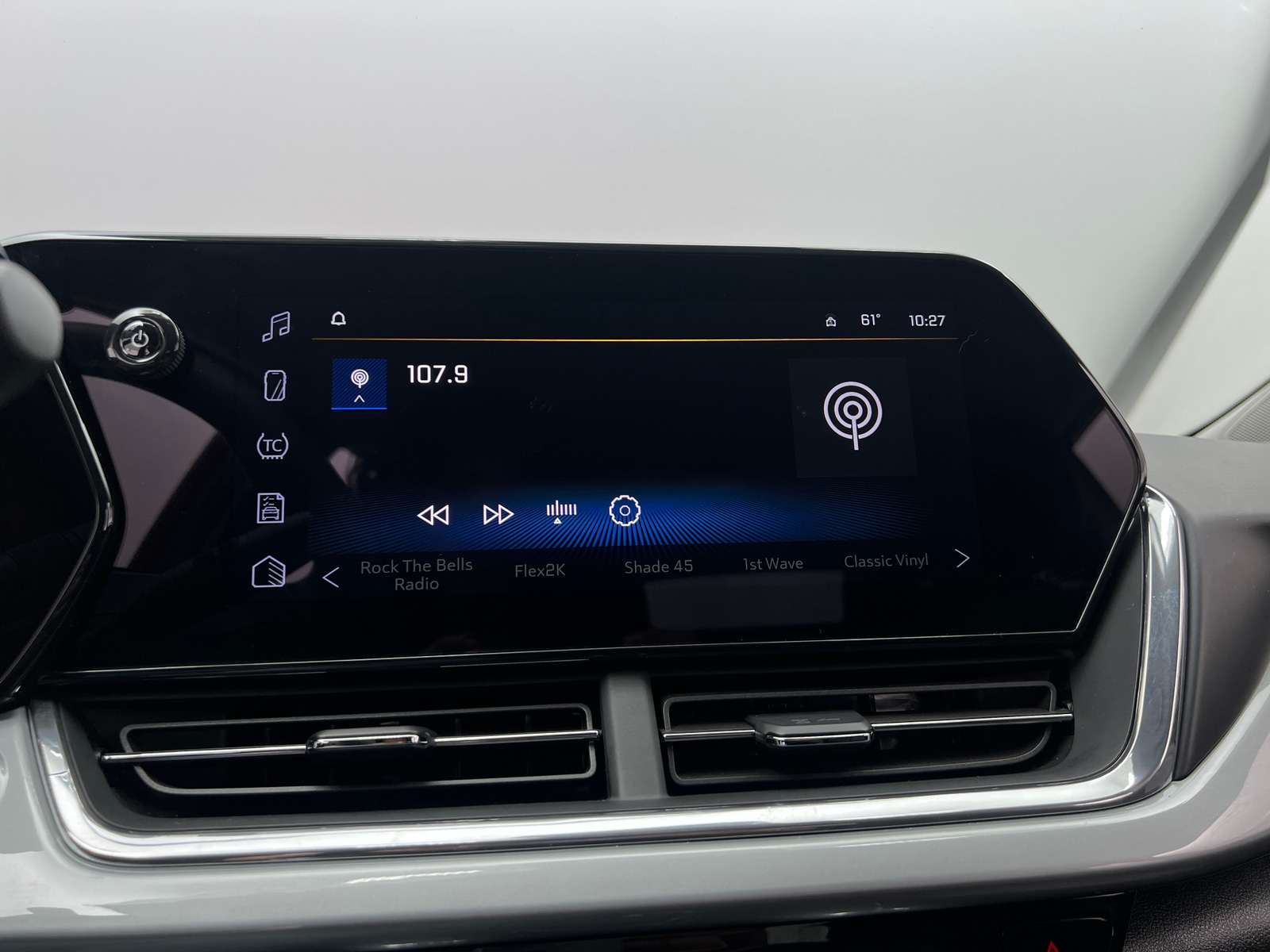 Thumbnail: 2025 Chevrolet Trax - 4