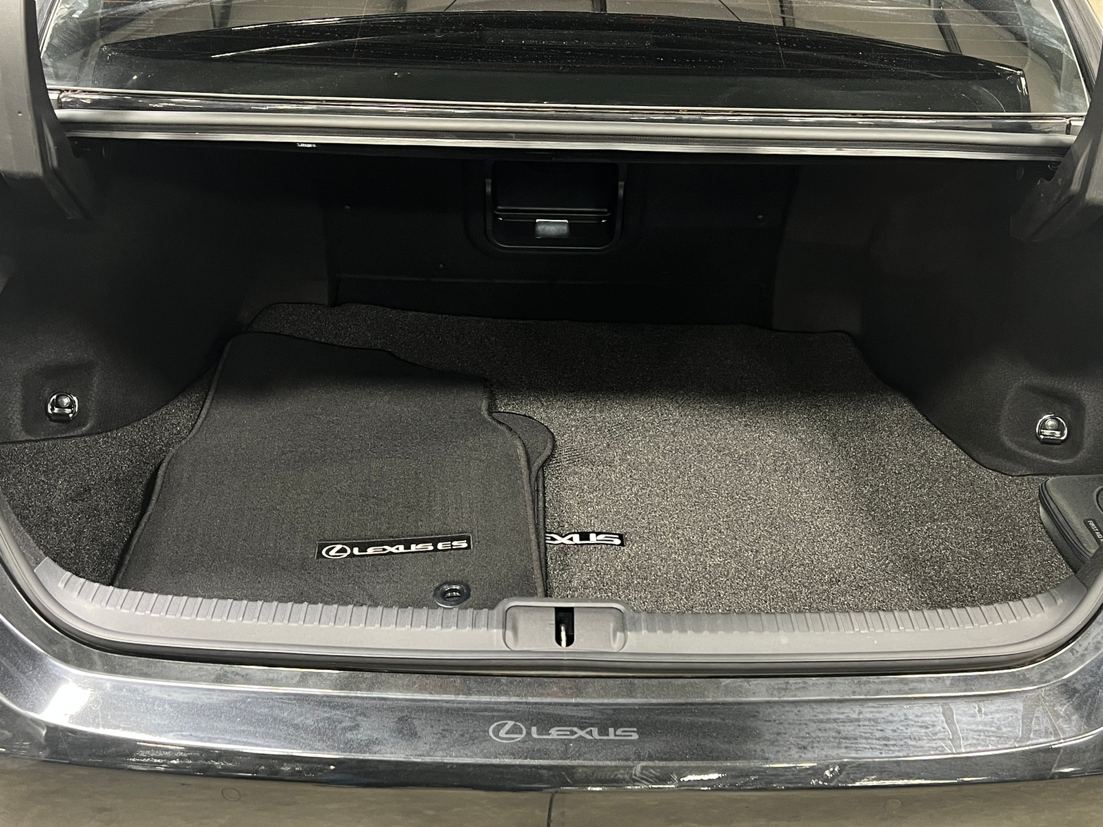 Thumbnail: 2024 Lexus ES - 6