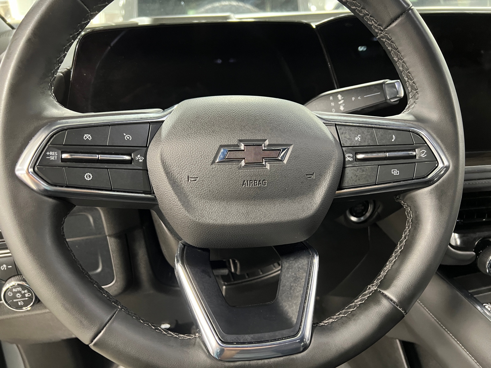 Thumbnail: 2025 Chevrolet Suburban - 4