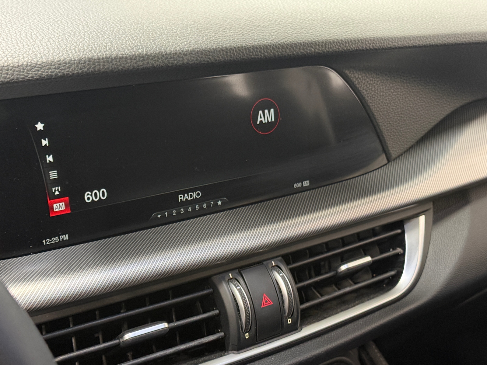 Thumbnail: 2018 Alfa Romeo Stelvio - 3