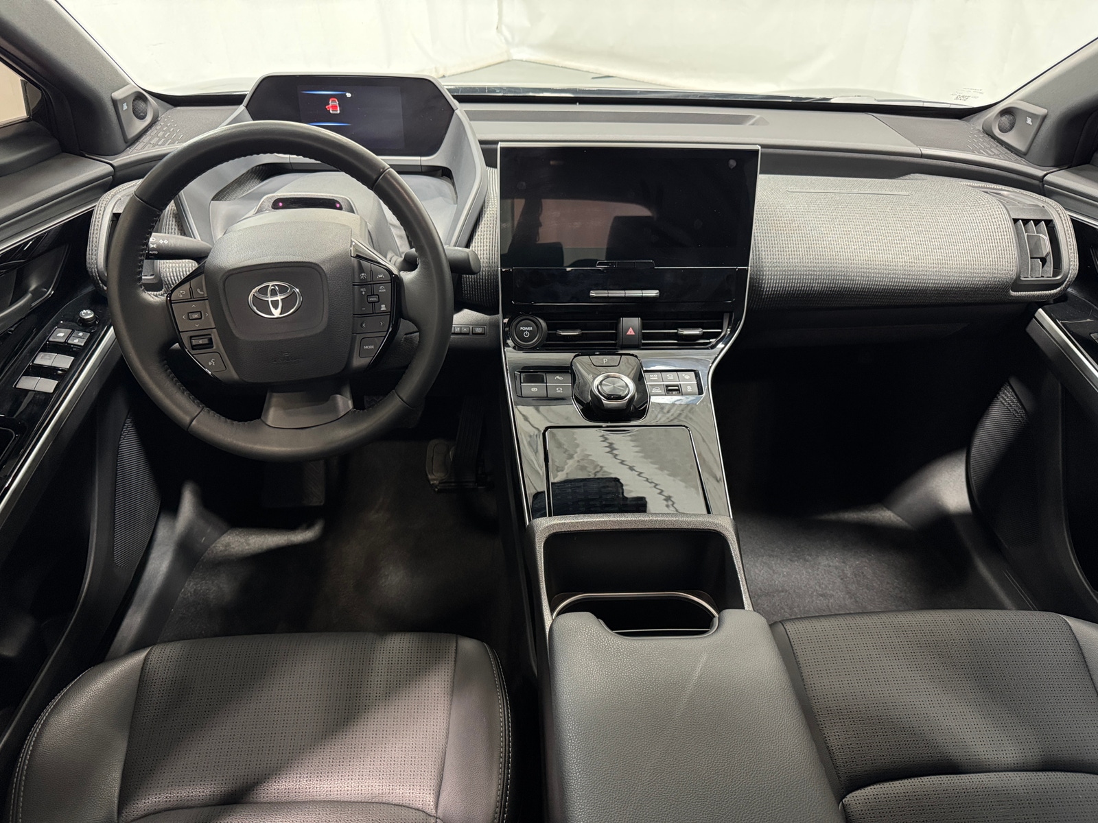 Thumbnail: 2024 Toyota bZ4X - 2