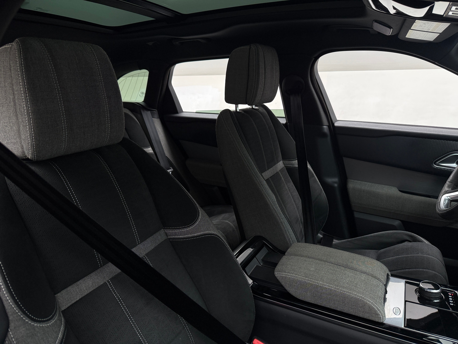 Thumbnail: 2018 Land Rover Range Rover Velar - 2