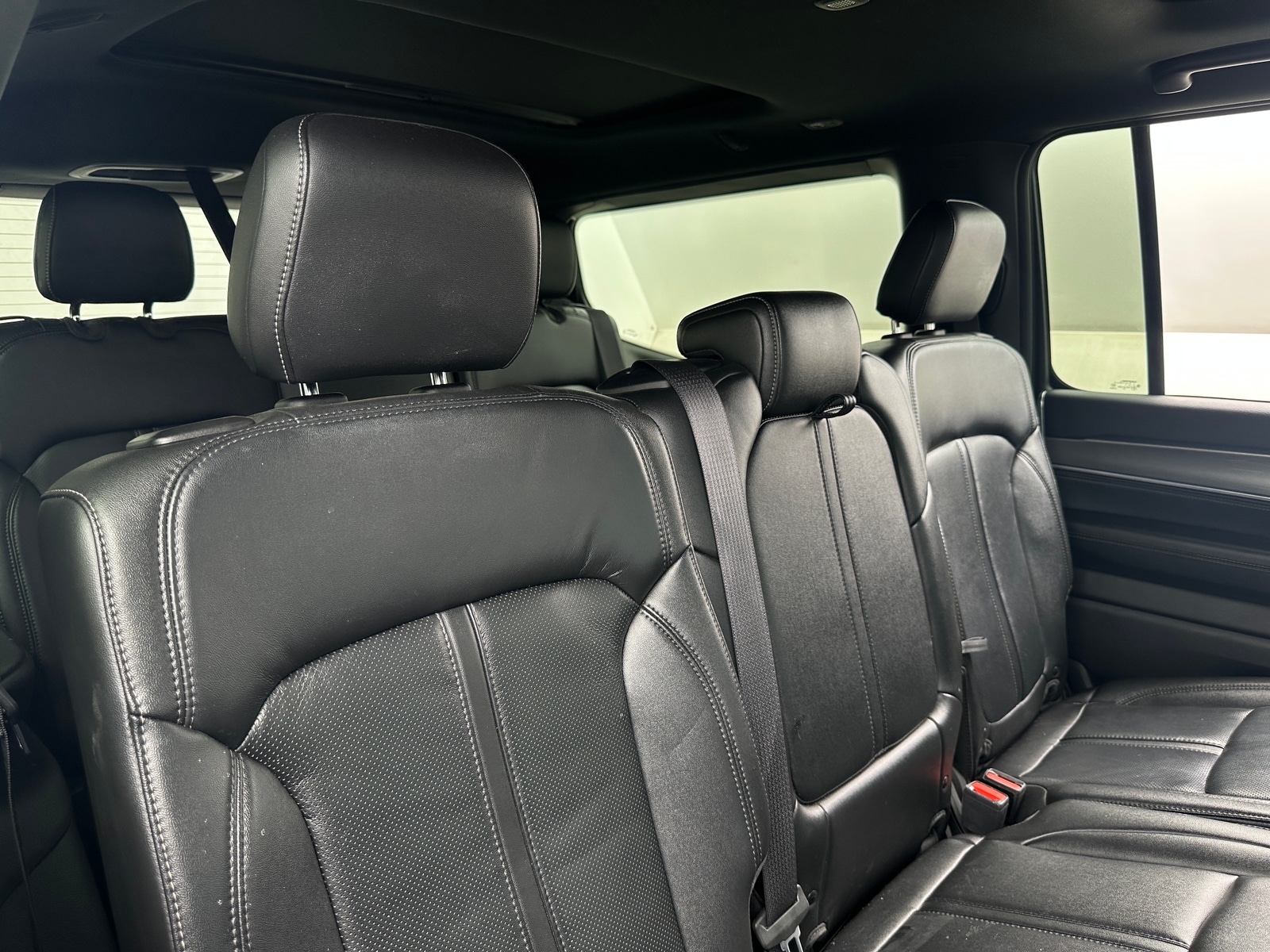 Thumbnail: 2022 Jeep Wagoneer - 5