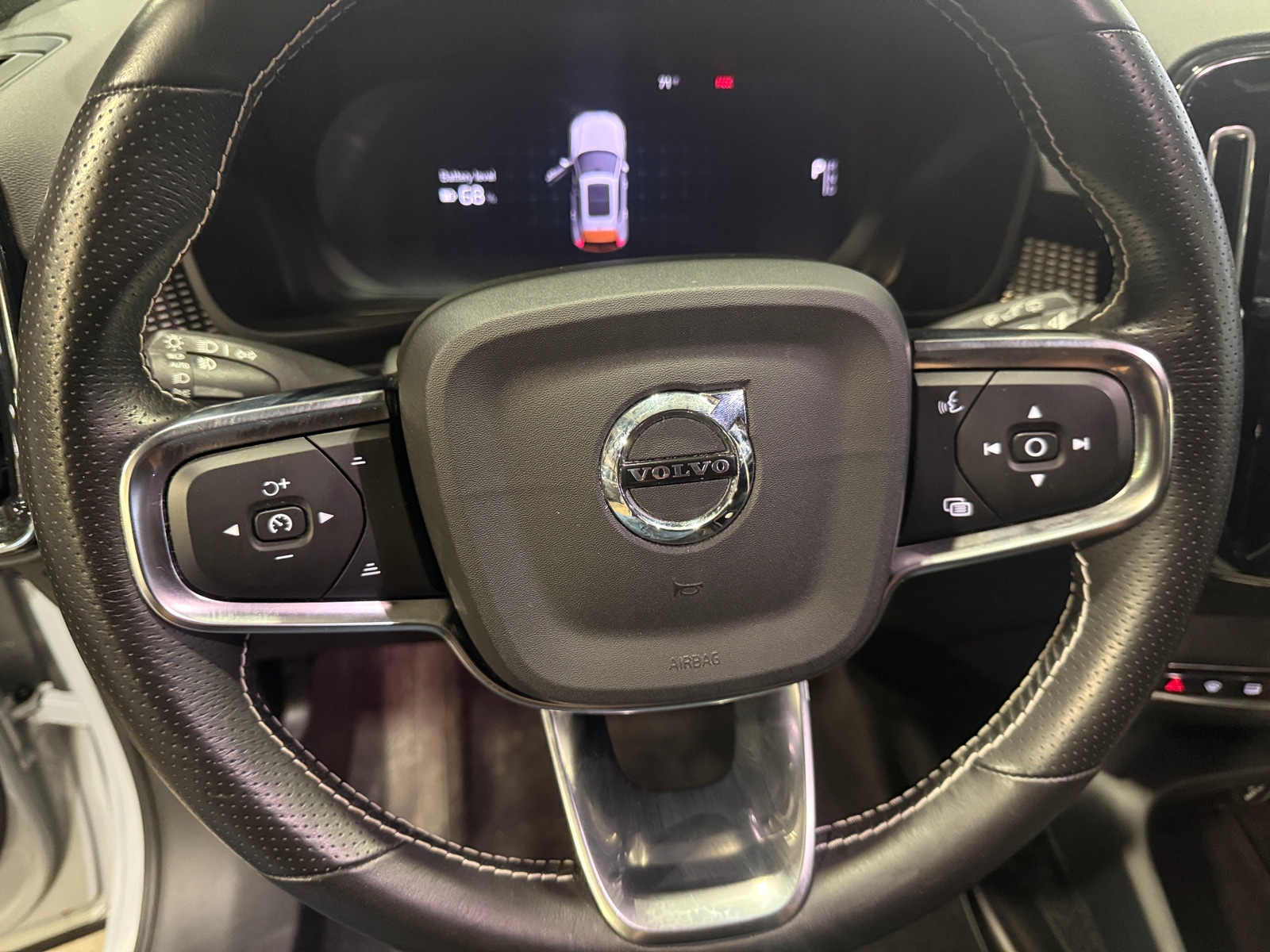 Thumbnail: 2021 Volvo XC40 - 4