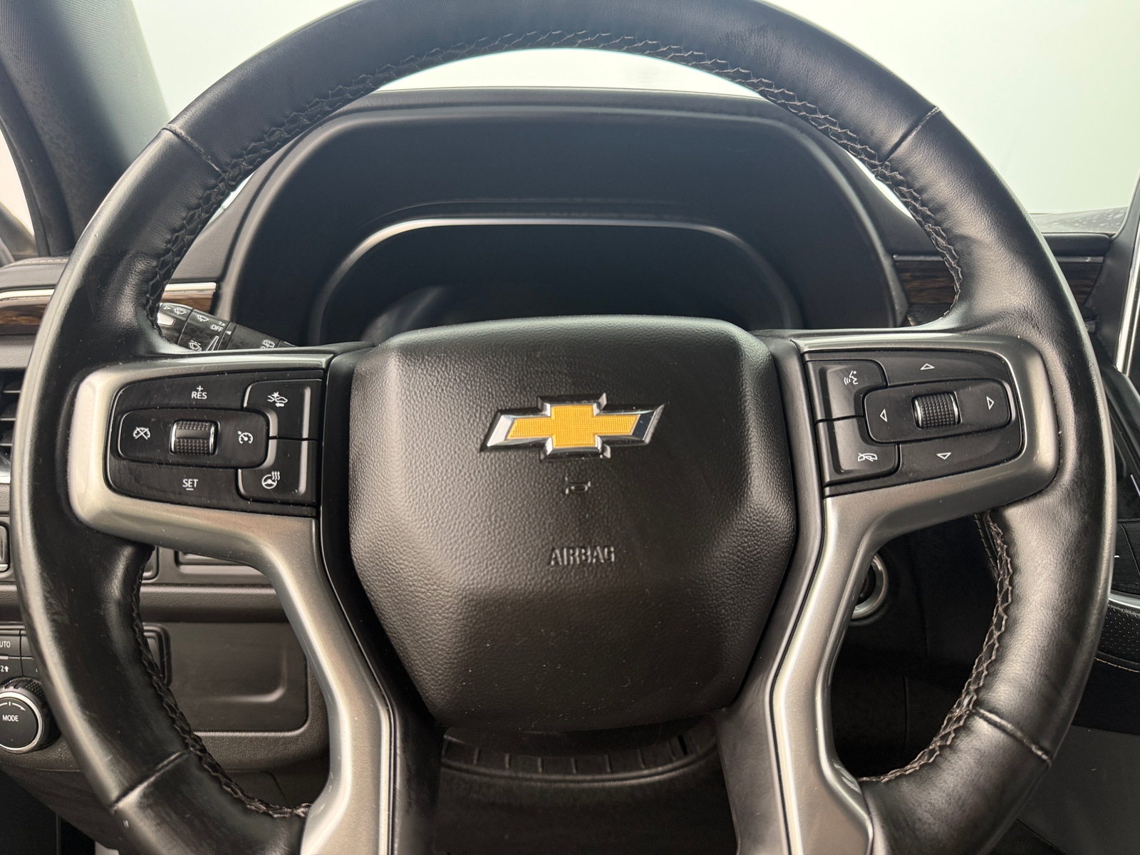 Thumbnail: 2023 Chevrolet Suburban - 4