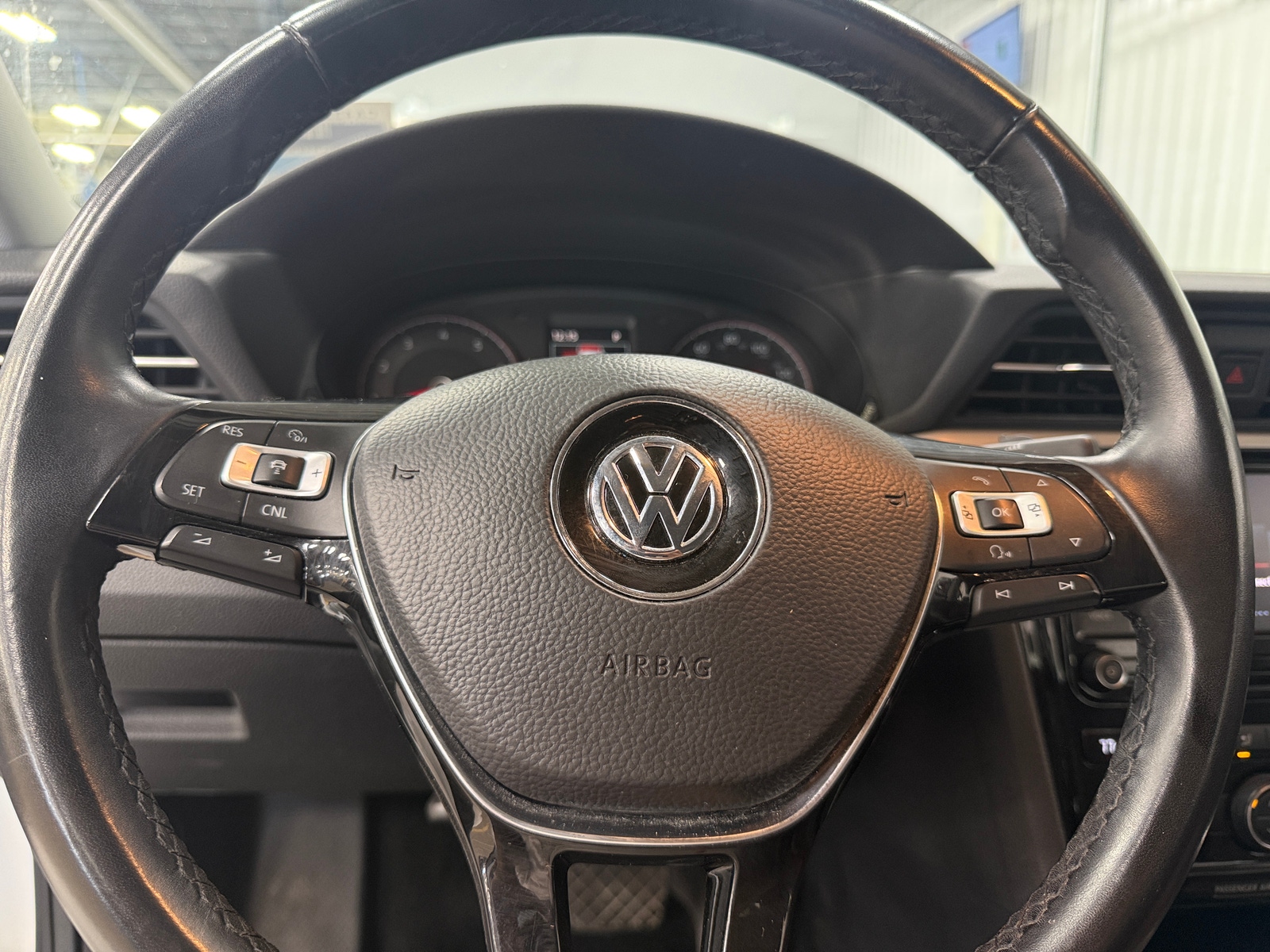 Thumbnail: 2020 Volkswagen Passat - 4