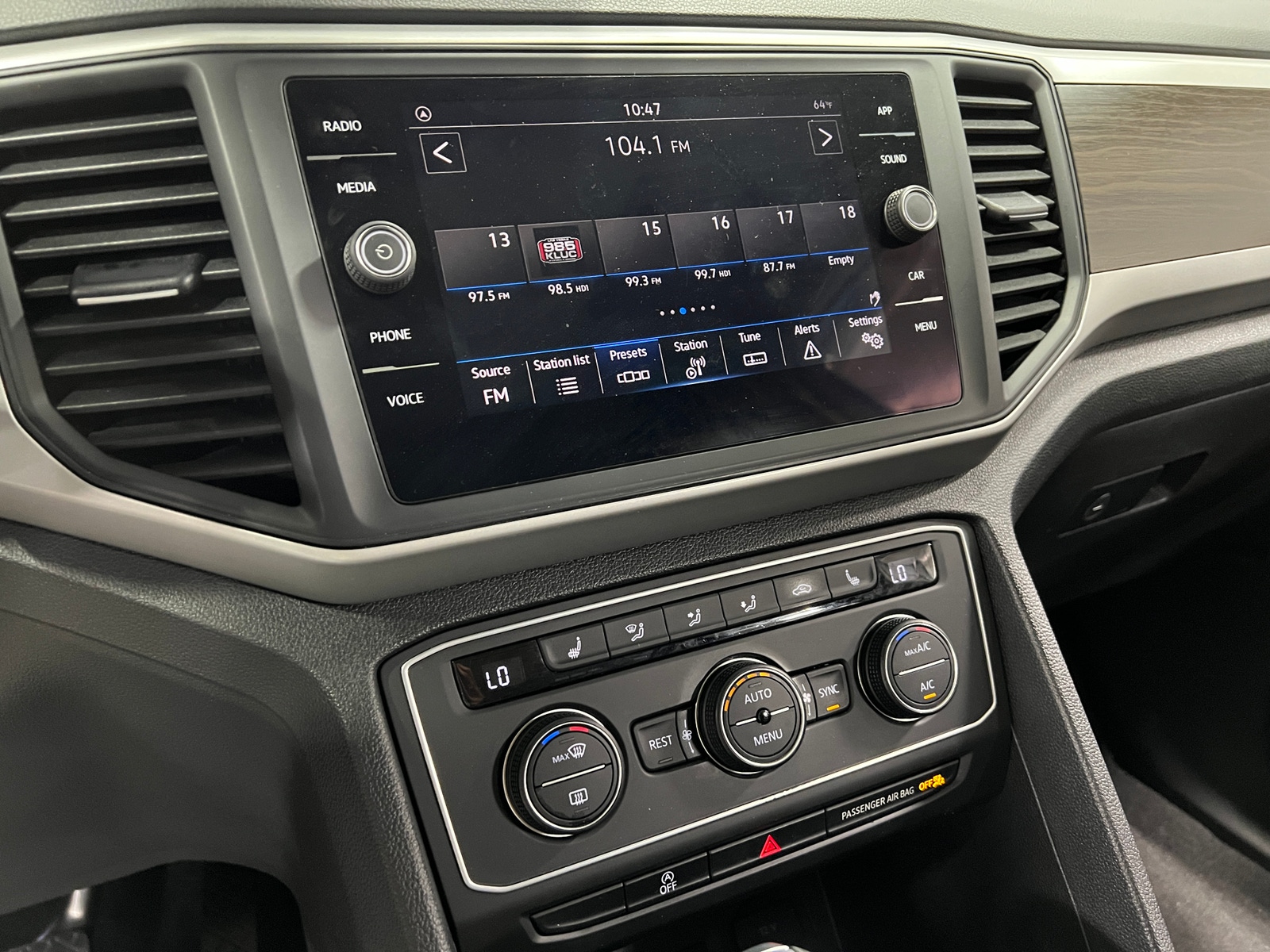 Thumbnail: 2021 Volkswagen Atlas - 3