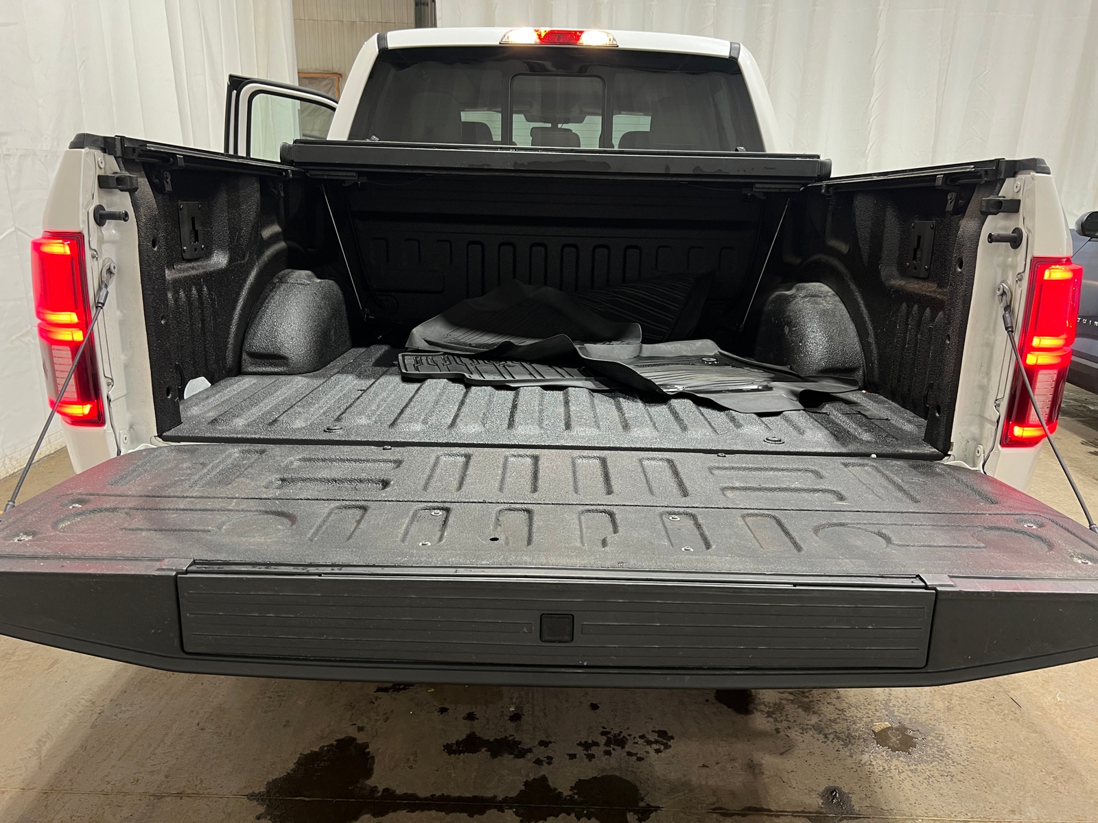 Thumbnail: 2019 Ford Econoline - 6