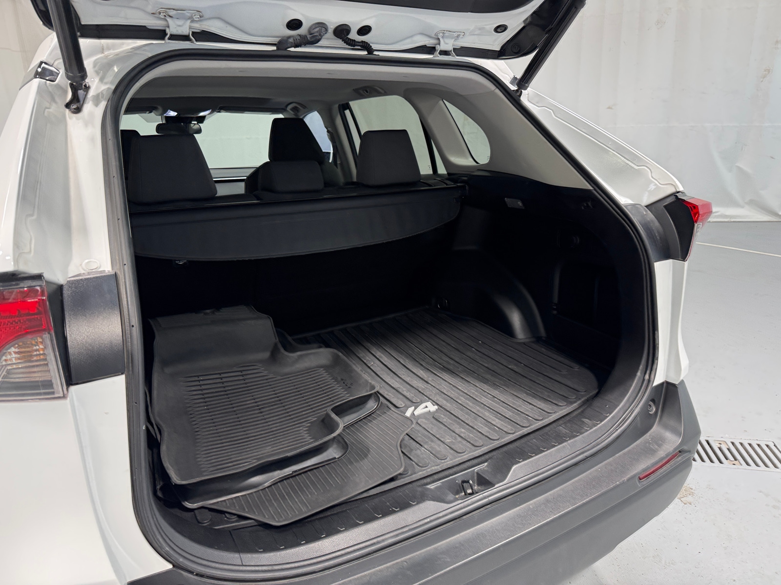 Thumbnail: 2021 Toyota RAV4 - 7