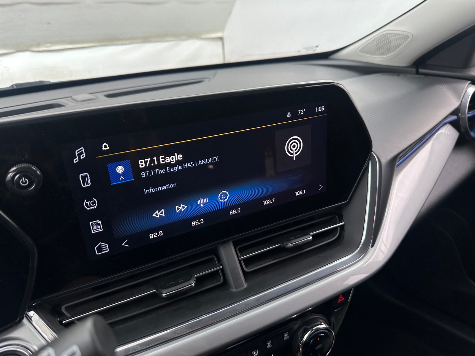 Thumbnail: 2025 Chevrolet Trax - 4