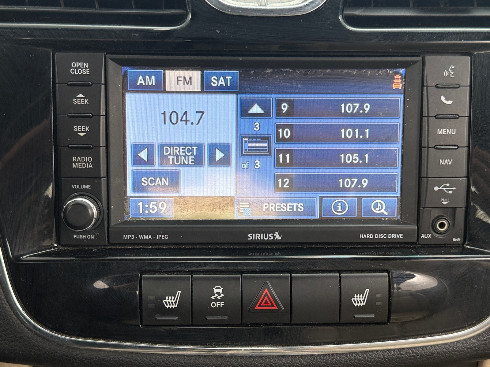 Thumbnail: 2011 Chrysler 200 - 3