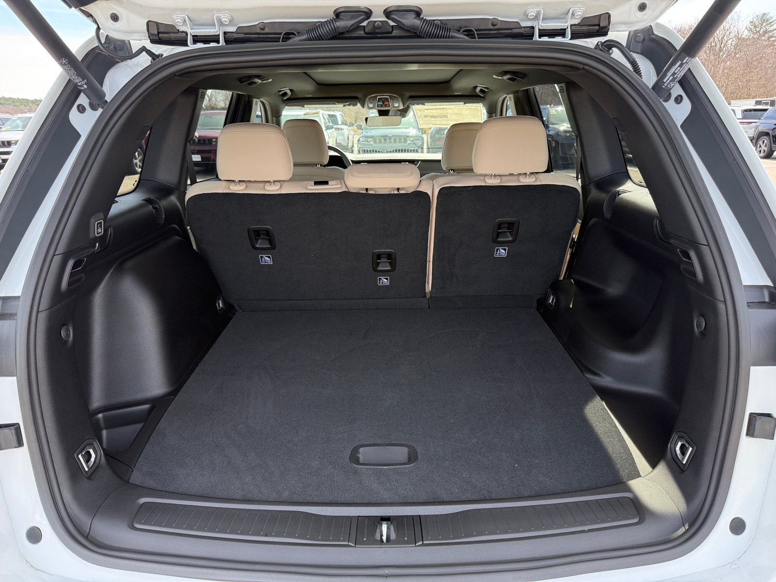 Thumbnail: 2025 Jeep Grand Cherokee - 6