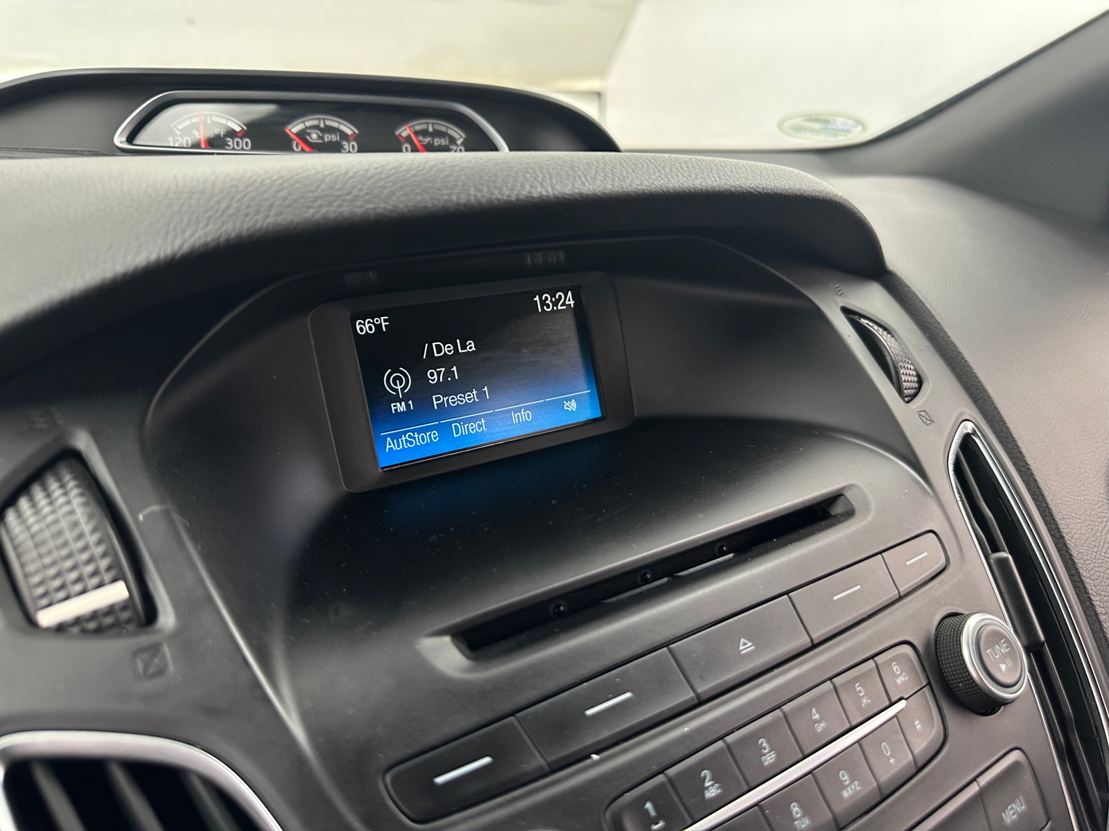 Thumbnail: 2017 Ford Focus - 4