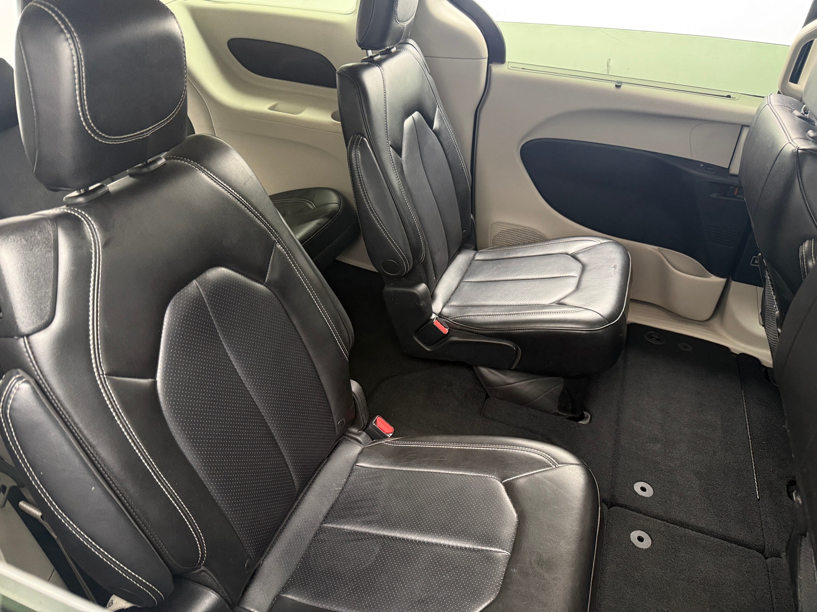 Thumbnail: 2023 Chrysler Pacifica - 5