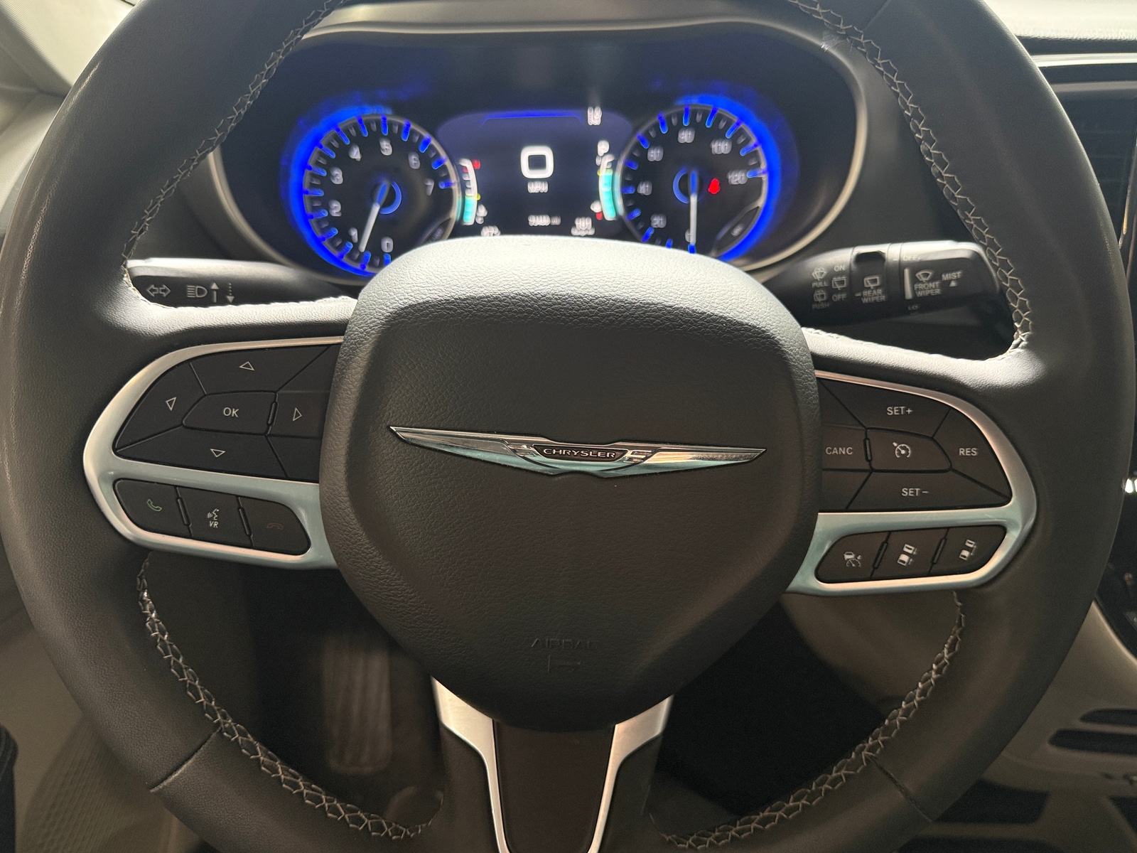 Thumbnail: 2023 Chrysler Pacifica - 4