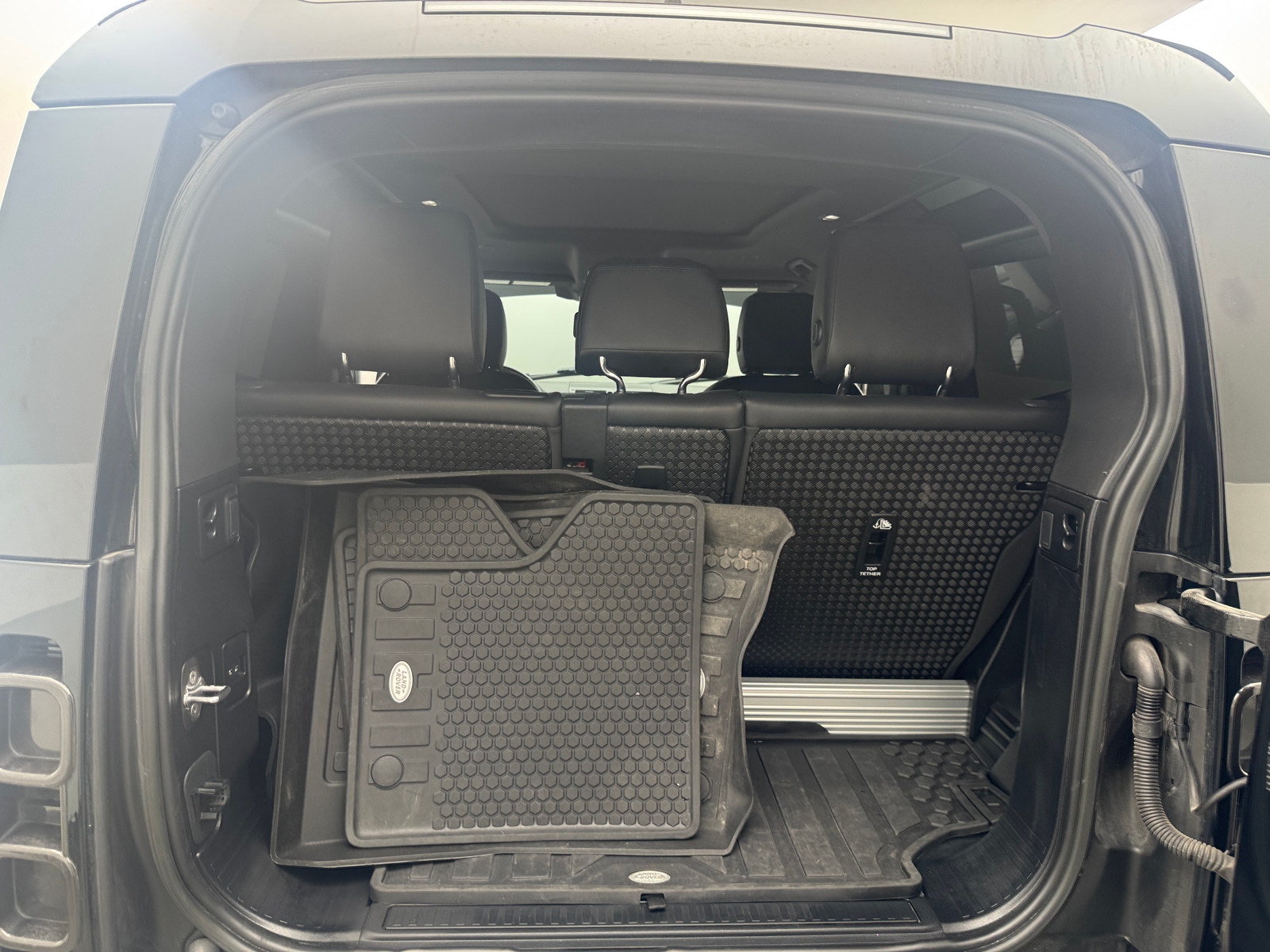 Thumbnail: 2023 Land Rover Defender - 6