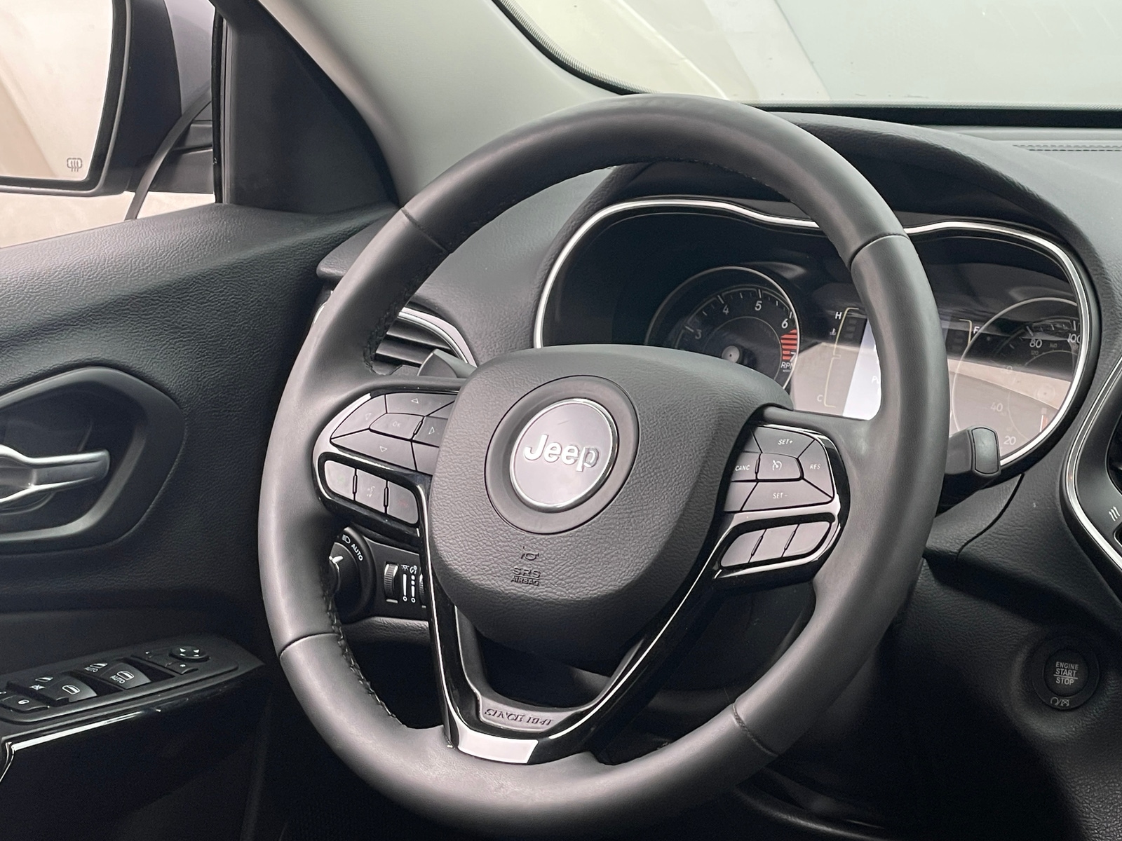 Thumbnail: 2021 Jeep Cherokee - 4