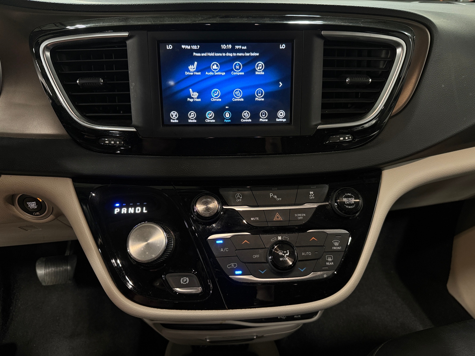 Thumbnail: 2018 Chrysler Pacifica - 3