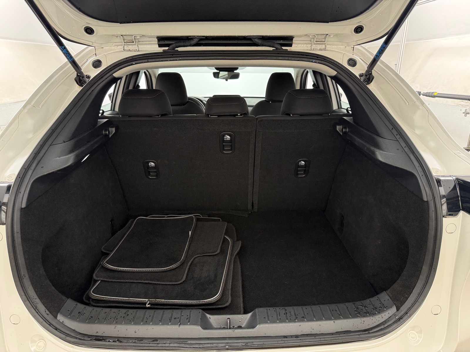 Thumbnail: 2022 Mazda CX-30 - 7