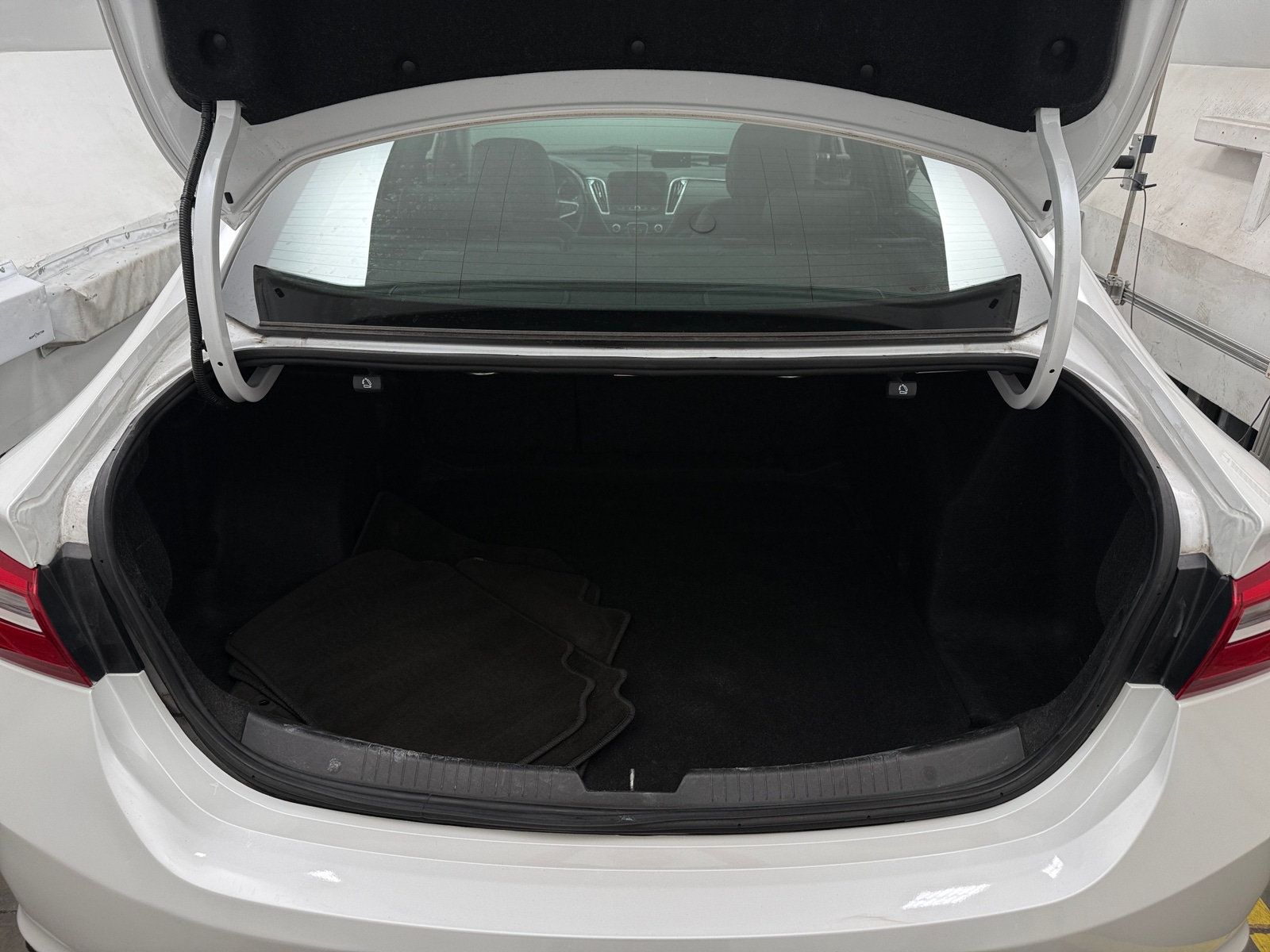 Thumbnail: 2017 Chevrolet Malibu - 6