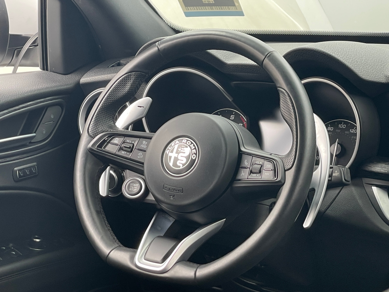 Thumbnail: 2022 Alfa Romeo Stelvio - 4