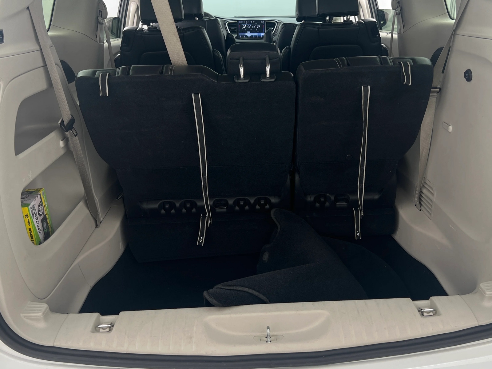 Thumbnail: 2023 Chrysler Pacifica - 6