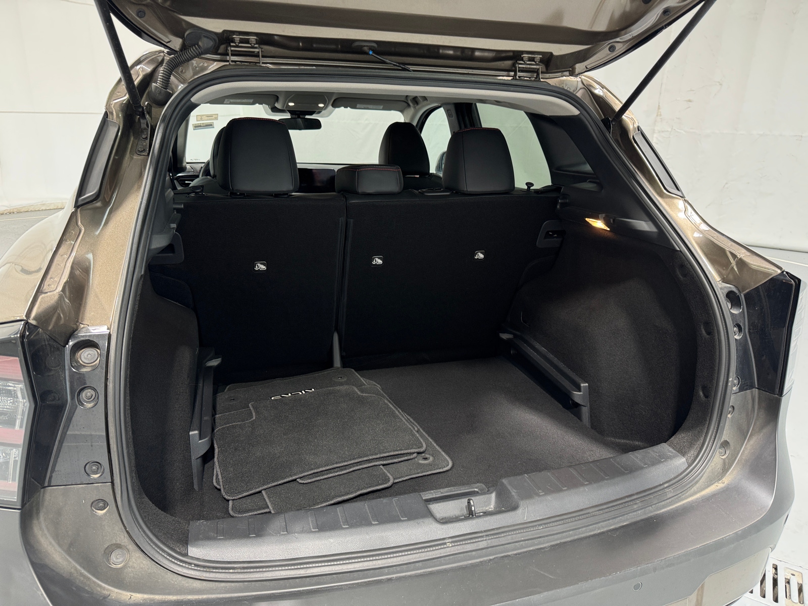 Thumbnail: 2025 Nissan Kicks - 6