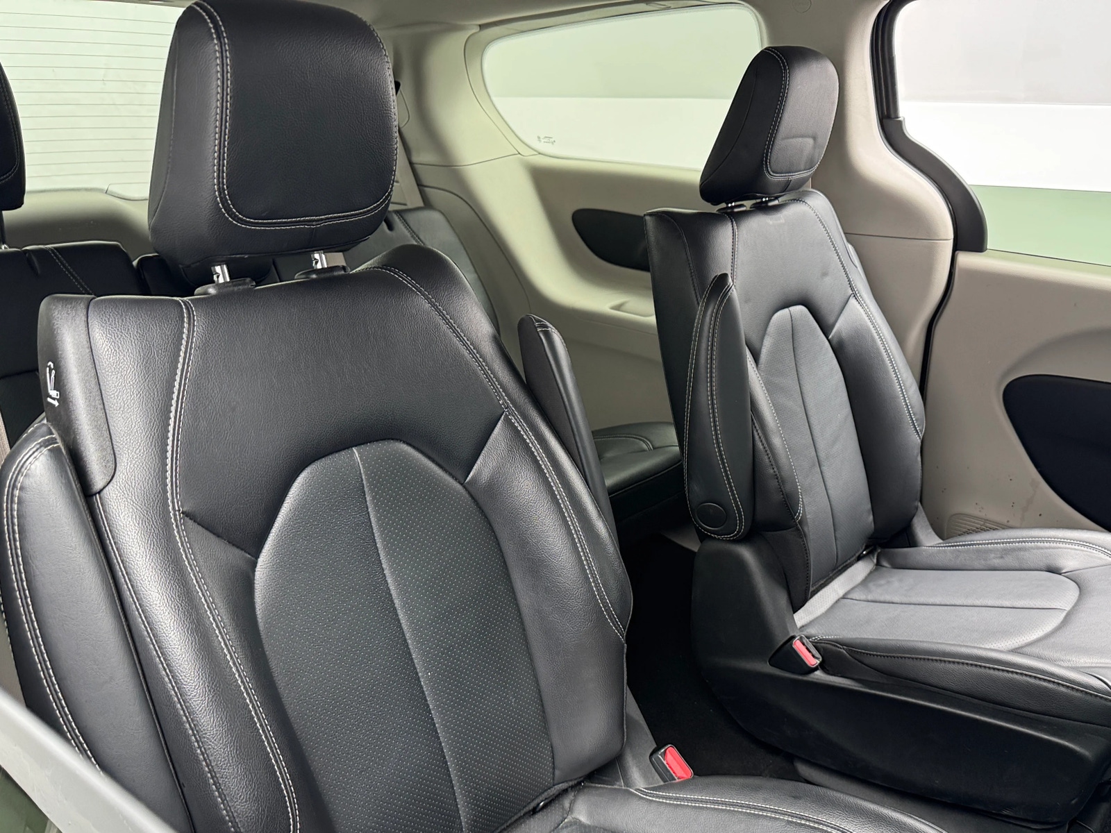 Thumbnail: 2022 Chrysler Pacifica - 5