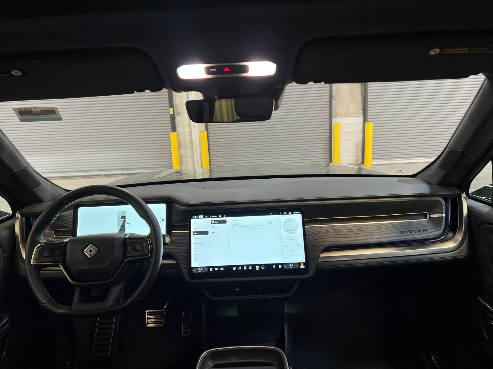 Thumbnail: 2023 Rivian R1S - 2