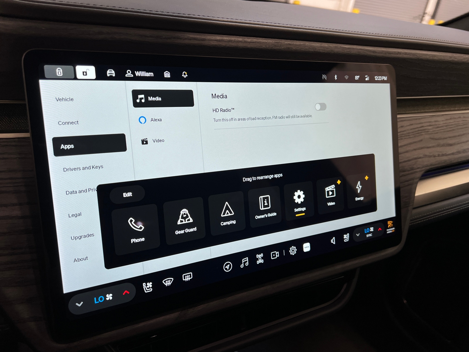 Thumbnail: 2023 Rivian R1S - 3