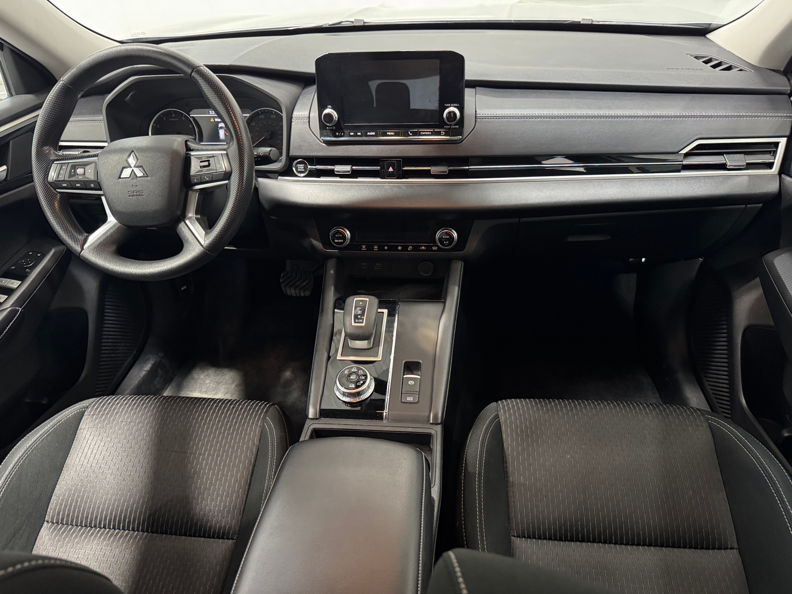 Thumbnail: 2022 Mitsubishi Outlander - 3