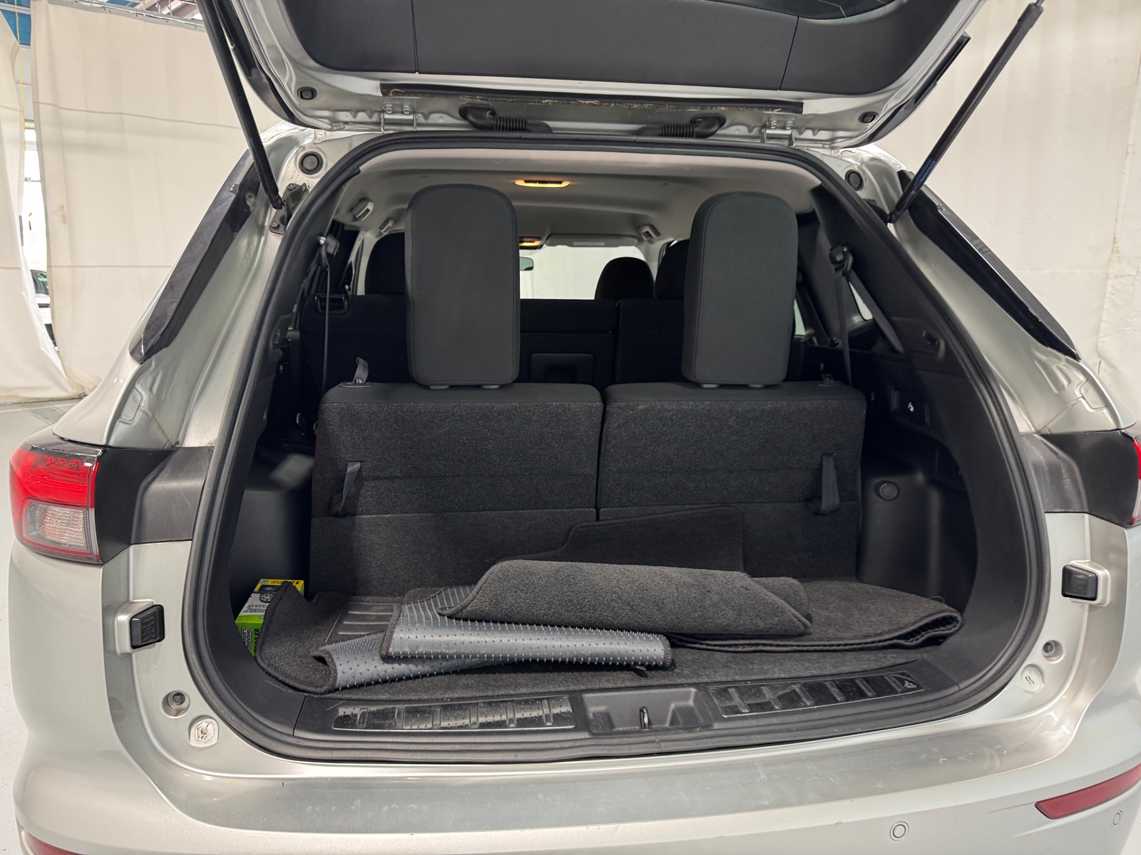 Thumbnail: 2022 Mitsubishi Outlander - 7