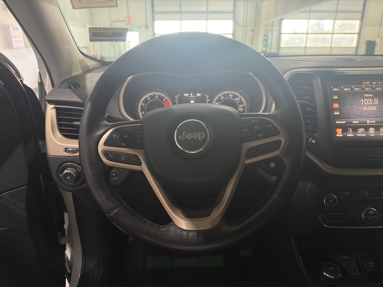 Thumbnail: 2017 Jeep Cherokee - 5